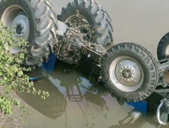 Tractor overturned in the pond: Driver's death