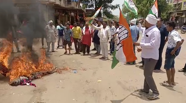 Congress protests against ED and BJP . effigies of PM Modi and ED burnt