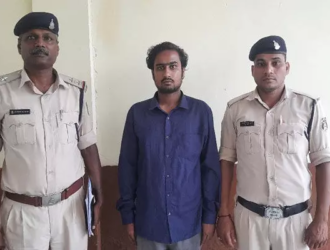 CG News: Tehsildar absconded after entering the office and beating him | Ashish Kumar Malu Arrested