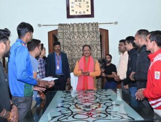 Candidates appearing for CG Police Recruitment met the Chief Minister